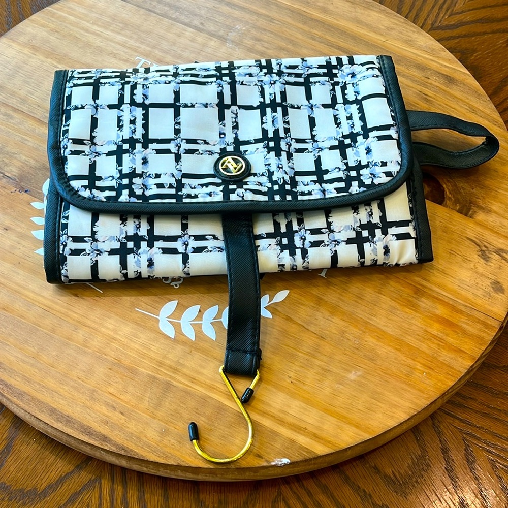 Adrienne Vittadini Travel Bag